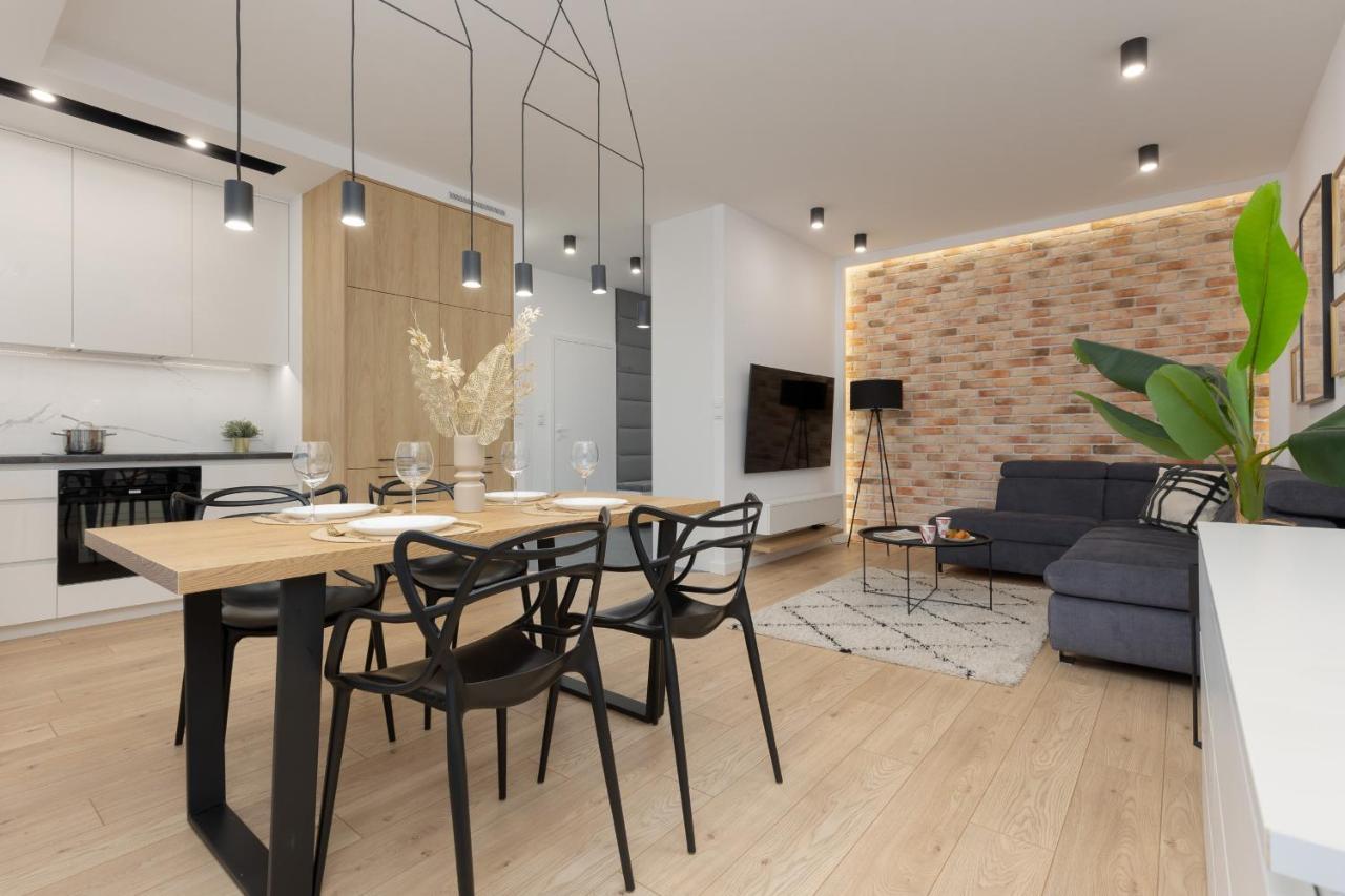 Loft With Parking In By Renters Leilighet *